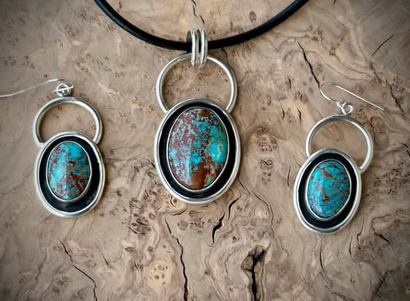 Number 8 Red spiderweb turquoise set view 3