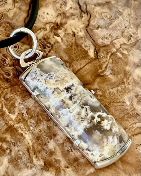 Graveyard Point plume agate pendant